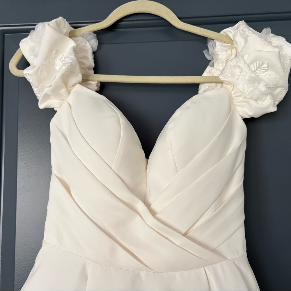 Ball gown wedding dress
(Vow’d wedding dress)
(“The tempting dress”) - Picture 4 of 16